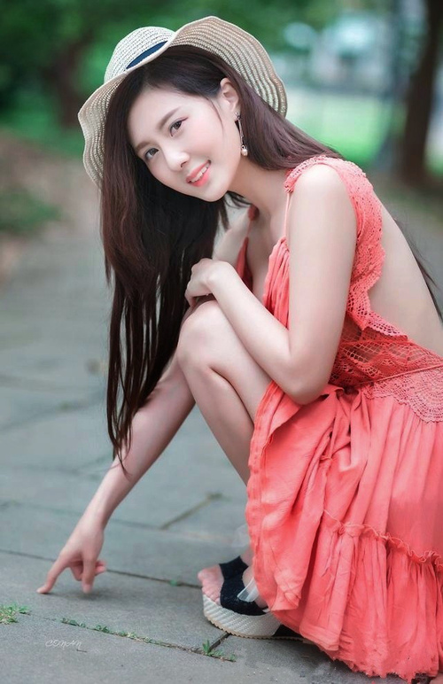 爱游戏体育app-伊朗球队合影全员戴手套围巾，时尚圈点赞“冷酷战士”