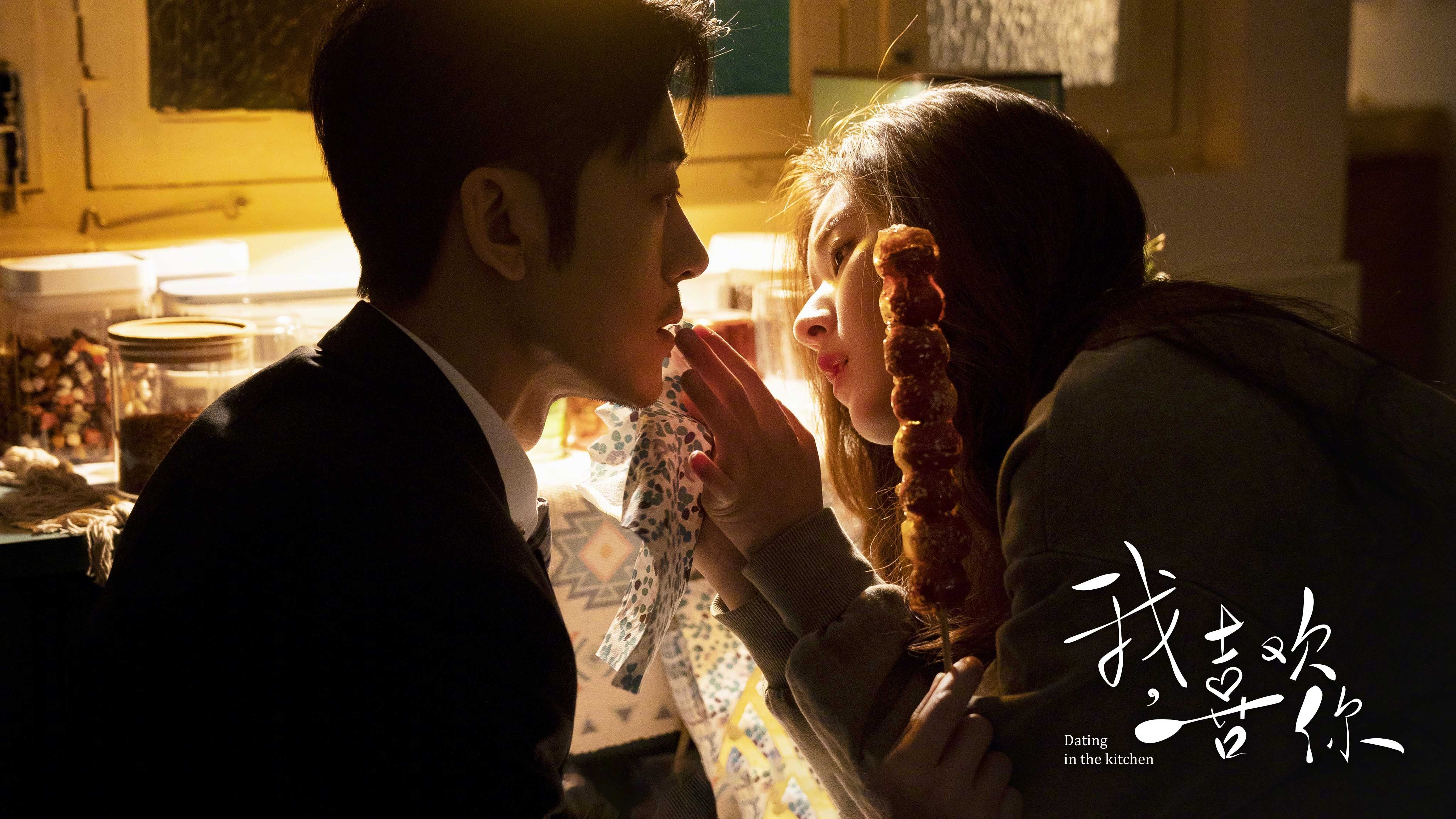 爱游戏娱乐-梅西率队轻松取胜，巴萨升至积分榜第三，梅西效力巴萨21年