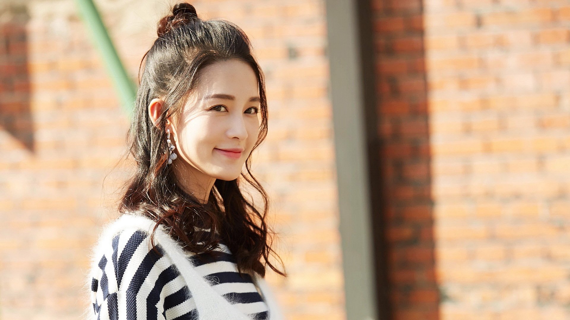 AYX体育官网-谢菲联反击迅速，刀锋战士稳固排名，《刀锋》索菲