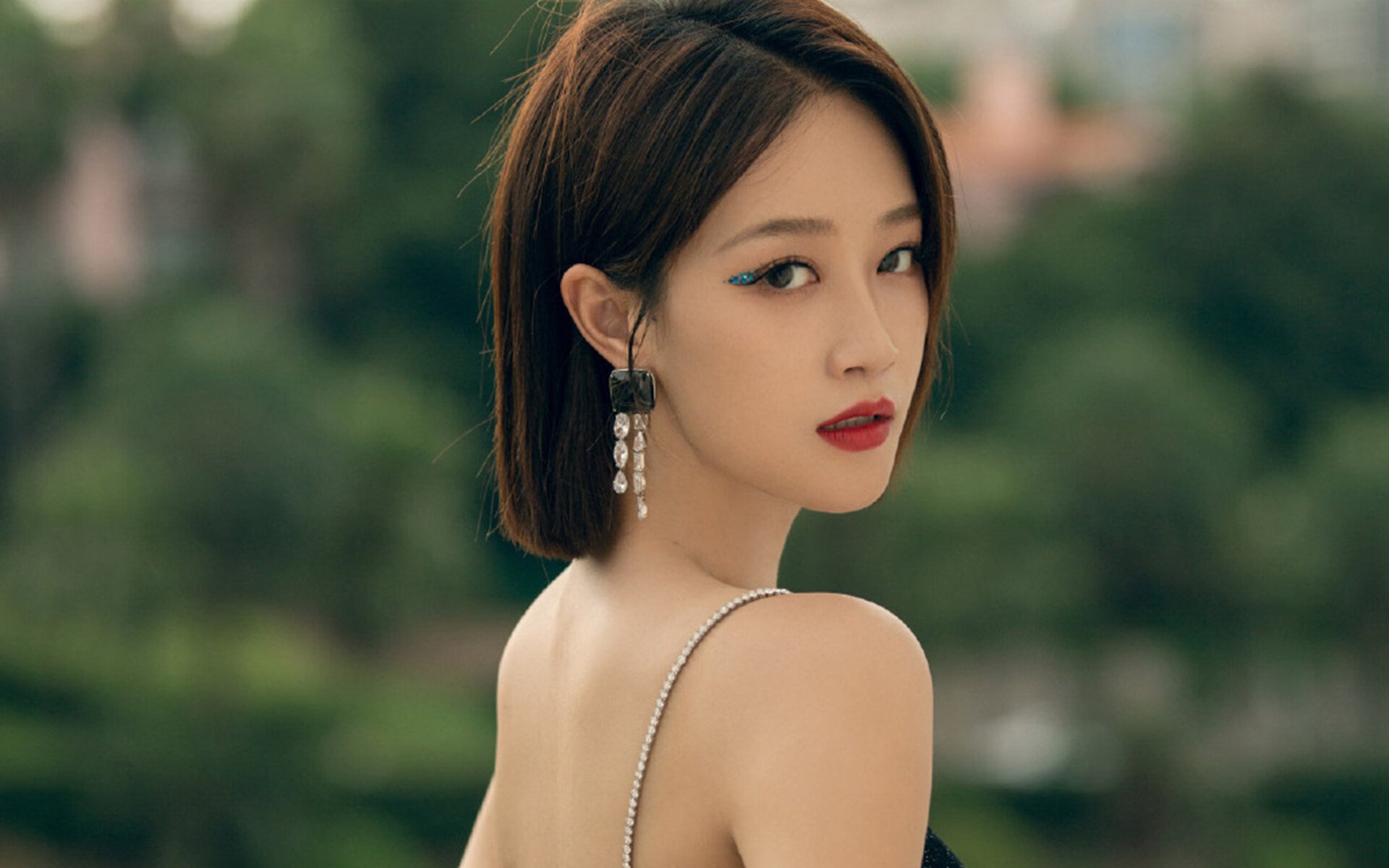 巴黎通过阵型变化破解对方限制,巴黎球队阵型